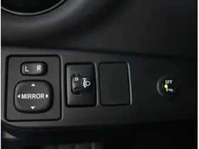 Toyota Yaris (2018) thumbnail 23