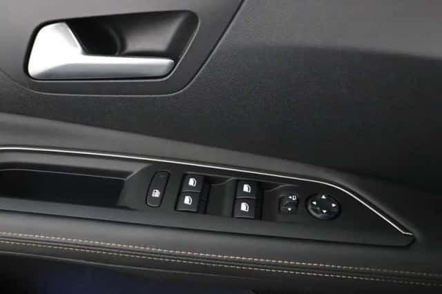Peugeot 3008 (2021) thumbnail 24