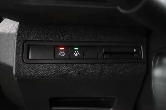 Peugeot 3008 (2021) thumbnail 25