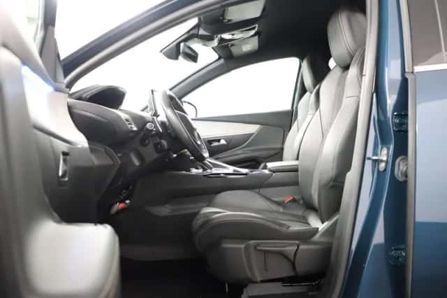 Peugeot 3008 (2021) thumbnail 5