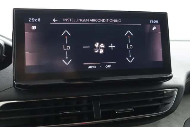 Peugeot 3008 (2021) thumbnail 44