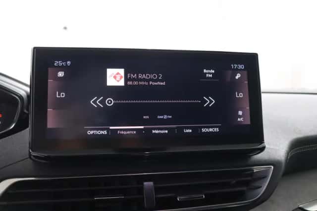 Peugeot 3008 (2021) thumbnail 9