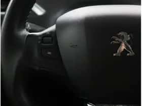 Peugeot 2008 (2018) thumbnail 16