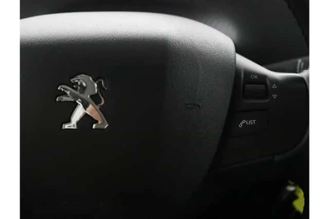 Peugeot 2008 (2018) thumbnail 17