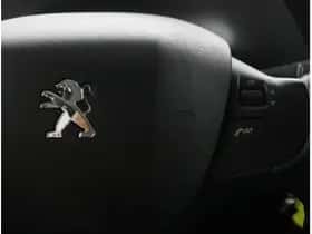 Peugeot 2008 (2018) thumbnail 17