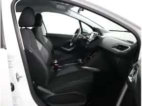 Peugeot 2008 (2018) thumbnail 18