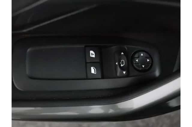 Peugeot 2008 (2018) thumbnail 24