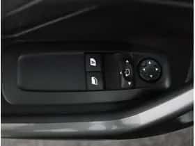 Peugeot 2008 (2018) thumbnail 24
