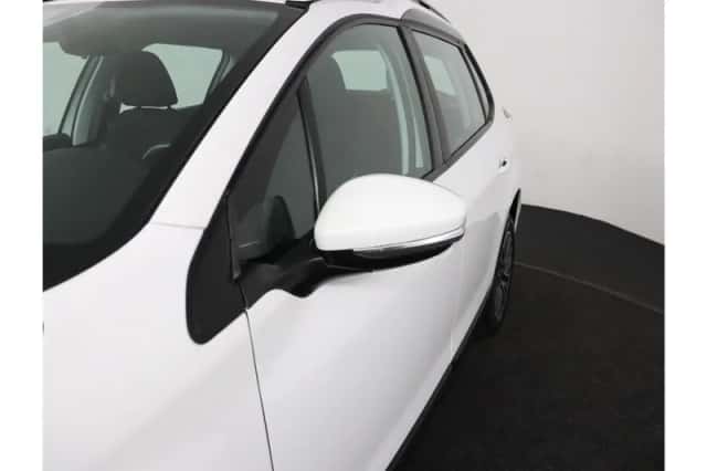 Peugeot 2008 (2018) thumbnail 30