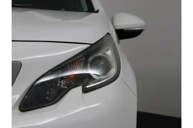 Peugeot 2008 (2018) thumbnail 34