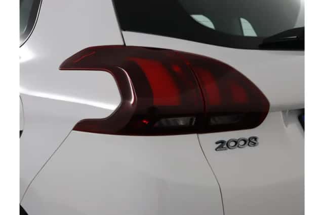Peugeot 2008 (2018) thumbnail 35