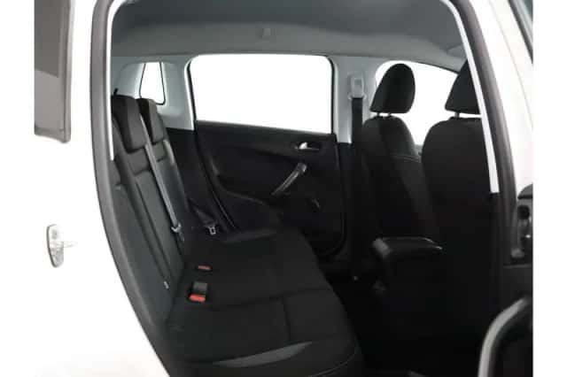 Peugeot 2008 (2018) thumbnail 38