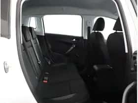 Peugeot 2008 (2018) thumbnail 38