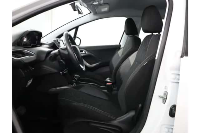 Peugeot 2008 (2018) thumbnail 5