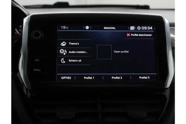 Peugeot 2008 (2018) thumbnail 45