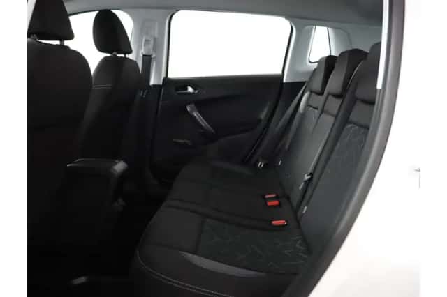 Peugeot 2008 (2018) thumbnail 6
