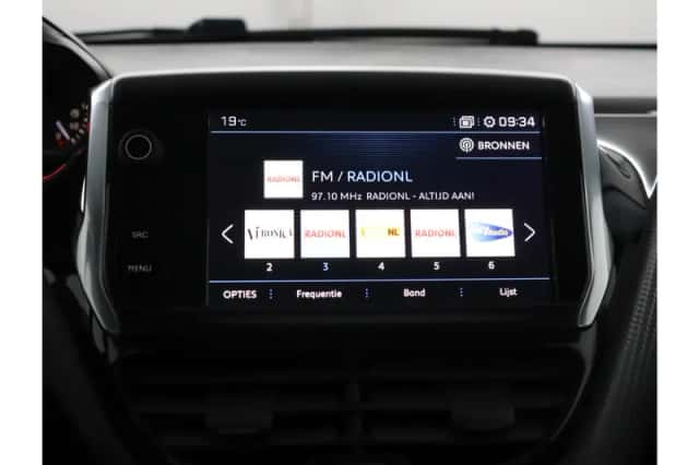 Peugeot 2008 (2018) thumbnail 9