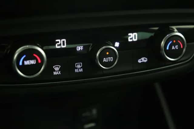 Opel Crossland X (2018) thumbnail 9