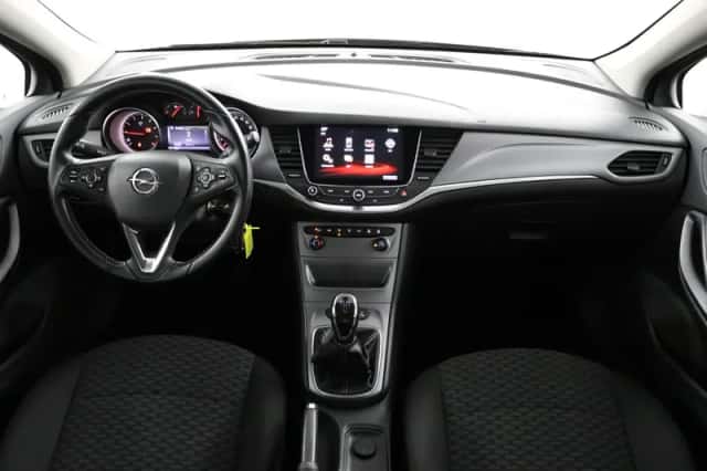 Opel Astra (2016) thumbnail 4
