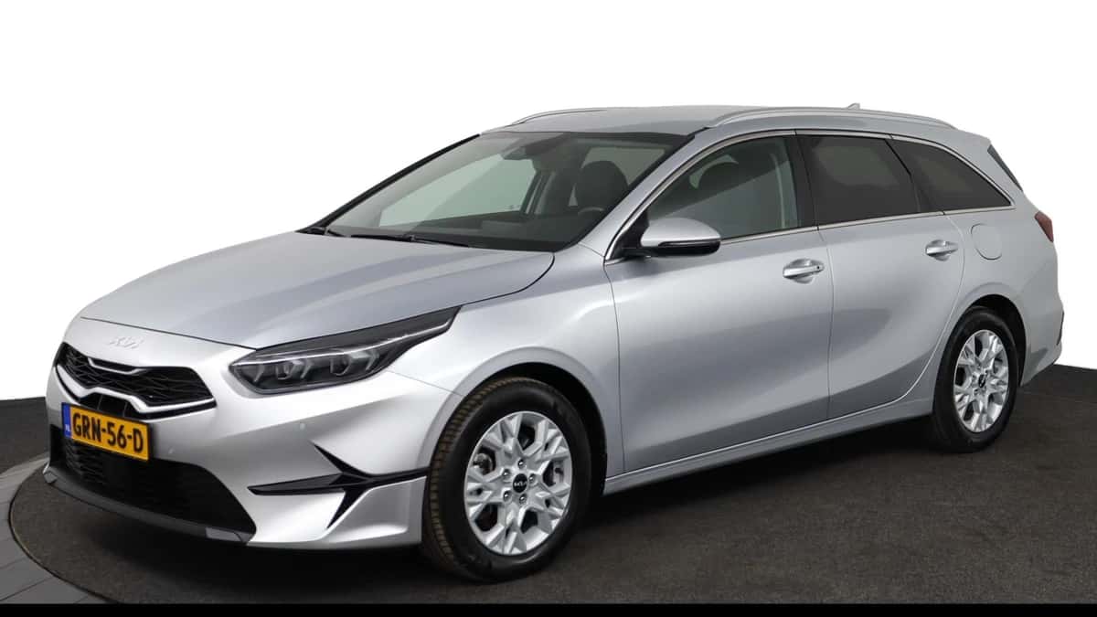Kia Ceed Sportswagon (2024) — foto 1