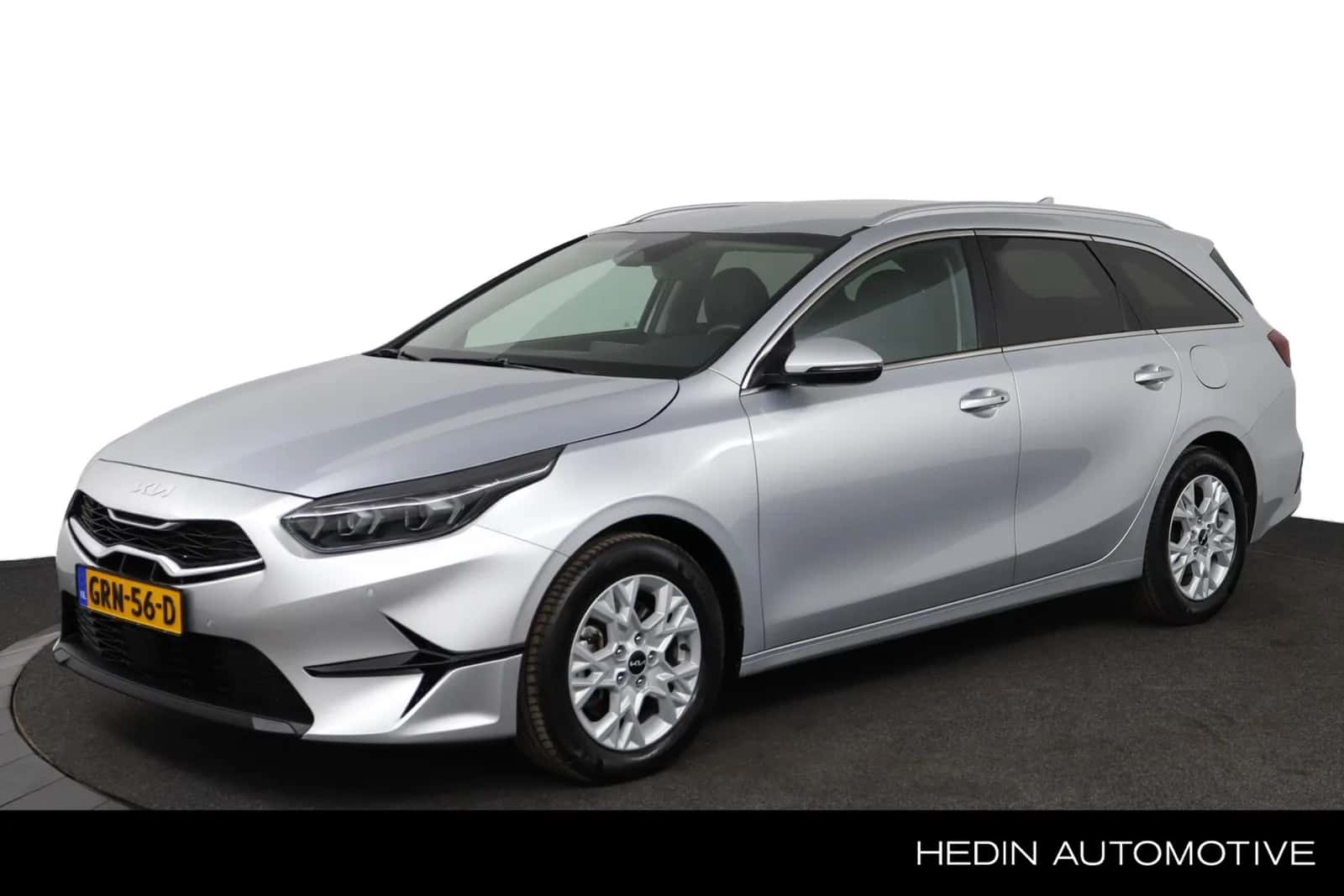 Kia Ceed Sportswagon (2024) — foto 1