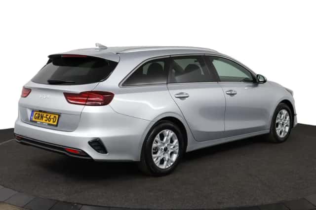 Kia Ceed Sportswagon (2024) thumbnail 2