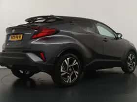 Toyota C-HR (2022) thumbnail 2