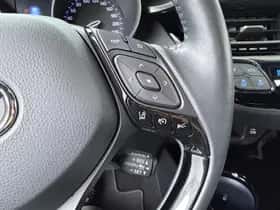 Toyota C-HR (2022) thumbnail 17
