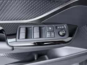 Toyota C-HR (2022) thumbnail 24