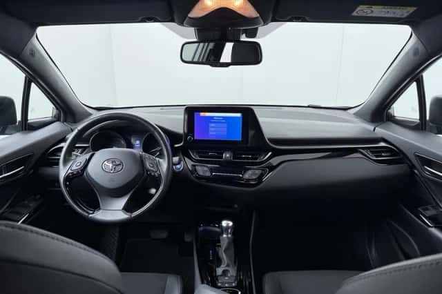 Toyota C-HR (2022) thumbnail 4