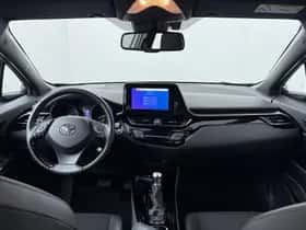 Toyota C-HR (2022) thumbnail 4