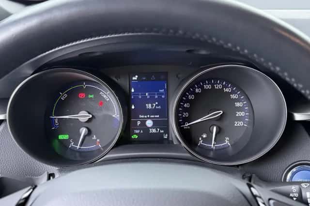 Toyota C-HR (2022) thumbnail 6