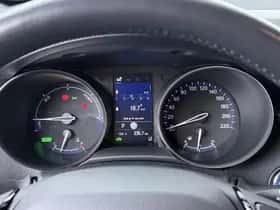 Toyota C-HR (2022) thumbnail 6