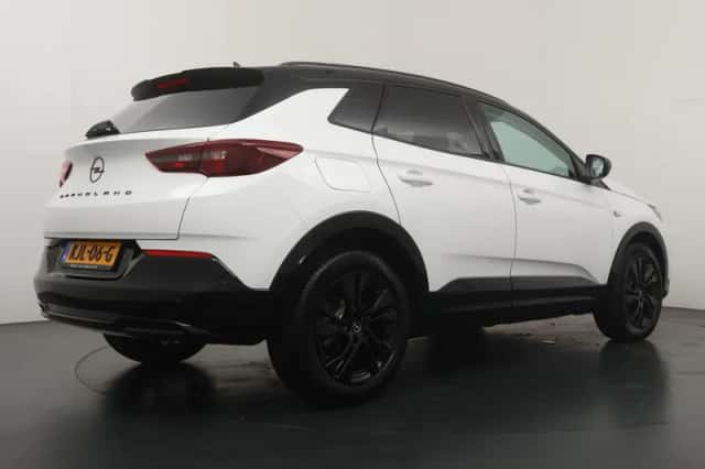 Opel Grandland (2024) thumbnail 2