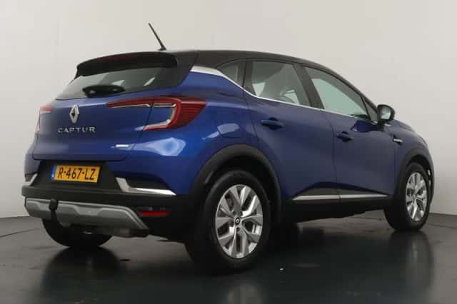 Renault Captur (2022) thumbnail 3