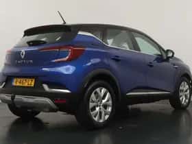 Renault Captur (2022) thumbnail 3