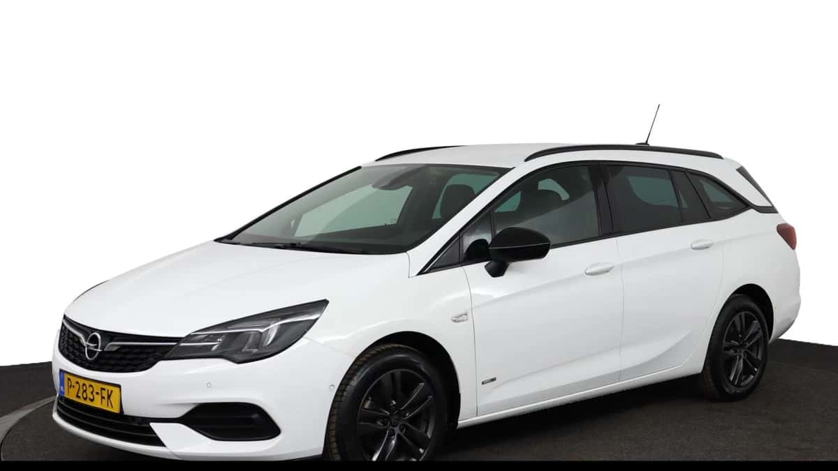Opel Astra (2022) — foto 1