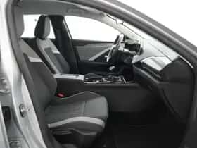 Opel Astra (2023) thumbnail 18