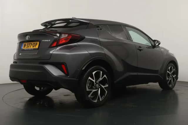 Toyota C-HR (2021) thumbnail 2