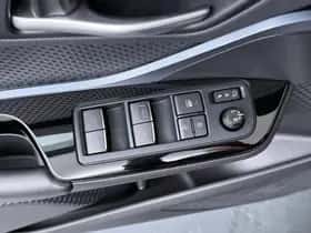 Toyota C-HR (2021) thumbnail 23