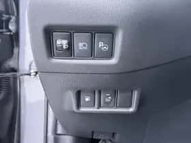 Toyota C-HR (2021) thumbnail 24