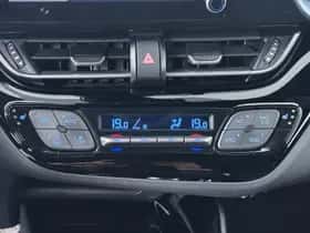 Toyota C-HR (2021) thumbnail 40