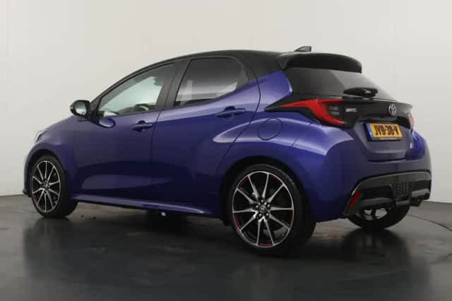 Toyota Yaris (2024) thumbnail 3