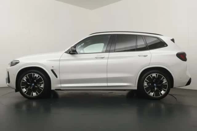 BMW iX3 (2022) thumbnail 3