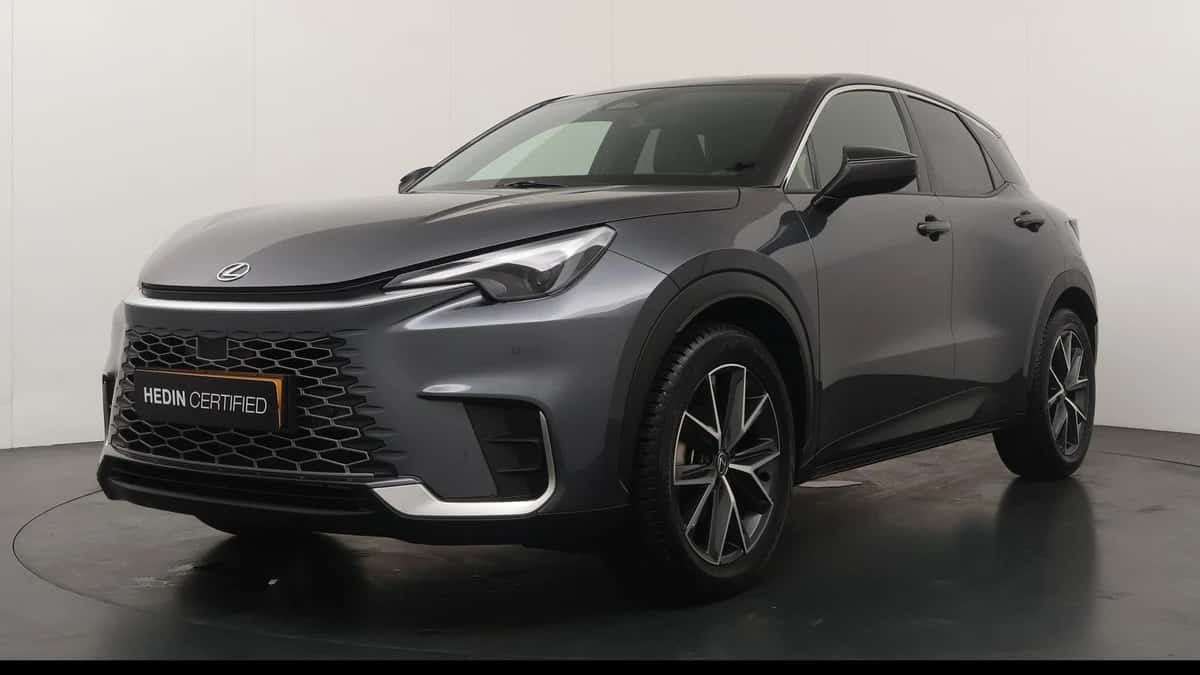 Lexus LBX (2024) — foto 1