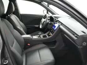 Lexus LBX (2024) thumbnail 17
