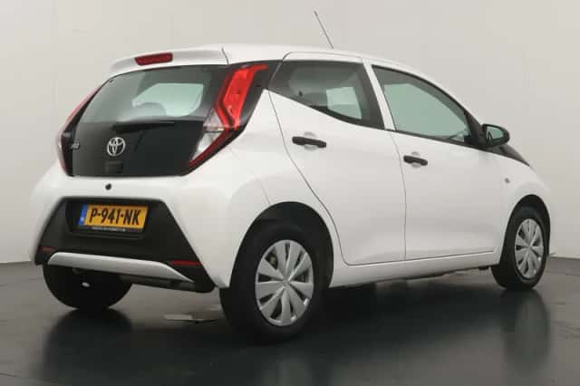 Toyota Aygo (2022) thumbnail 2