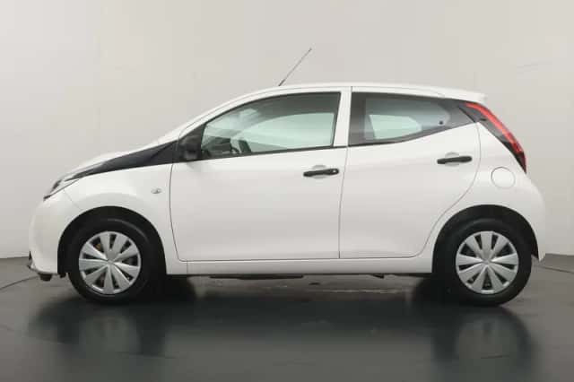 Toyota Aygo (2022) thumbnail 3
