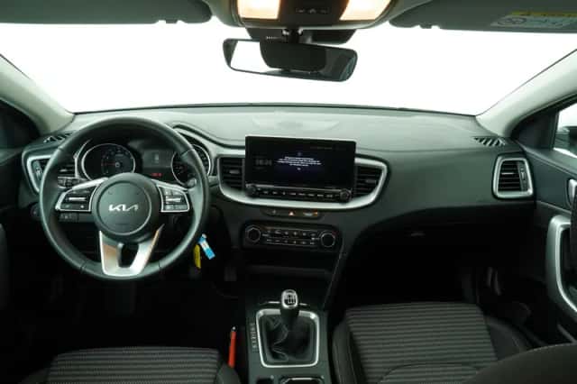Kia Ceed Sportswagon (2024) thumbnail 2