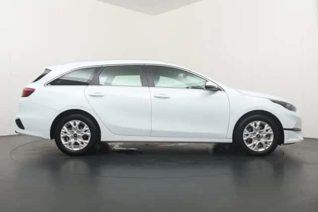 Kia Ceed Sportswagon (2024) thumbnail 4